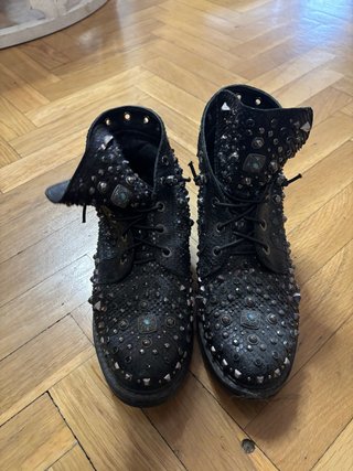Botines Negros con Tachuelas y Pedrería