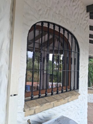 Ventana de PVC con Reja