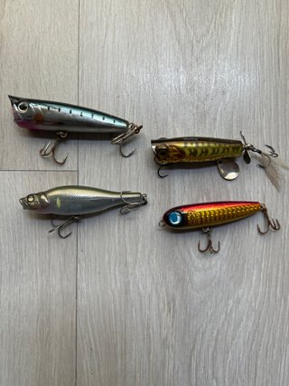 Set de 4 señuelos de pesca de superficie