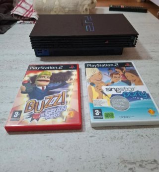 Consola PlayStation 2 con juegos y mandos