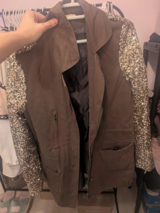 Chaqueta Marrón con Mangas de Lentejuelas