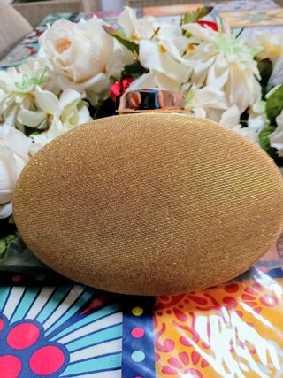 Bolso de mano dorado nuevo