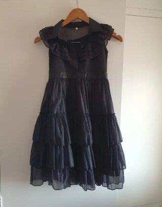 Vestido Negro con Volantes