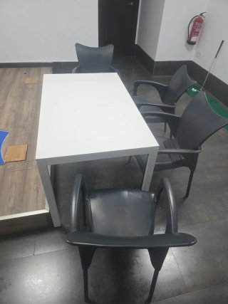 Conjunto de Mesa y 4 Sillas