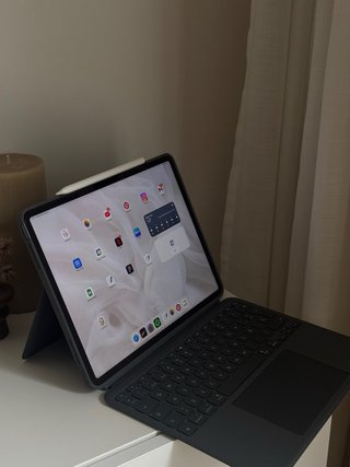 iPad Air 13 M2 256gb + teclado logitech + pencil