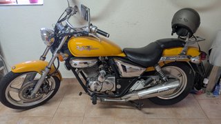Daelim VT 125 Evolution Amarilla