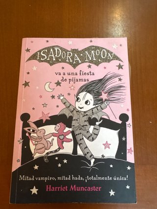 Isadora Moon va a una fiesta de pijamas