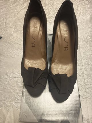 Zapatos Unisa de ante marrón