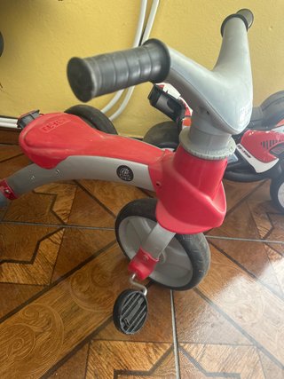 Triciclo Infantil Rojo y Gris de regalo moto repso