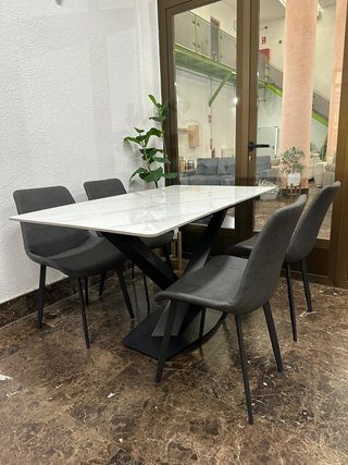 Mesa de Mármol con 4 Sillas
