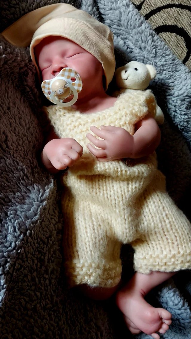 Bebé reborn silicona platino niño dormido