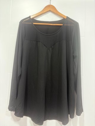 Camiseta manga larga negra con transparencias