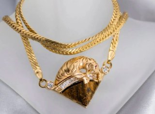Colgante de Oro 18K con Diseño de Tigre