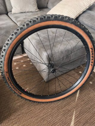 Llantas Syncros con Cubiertas Pirelli Scorpion