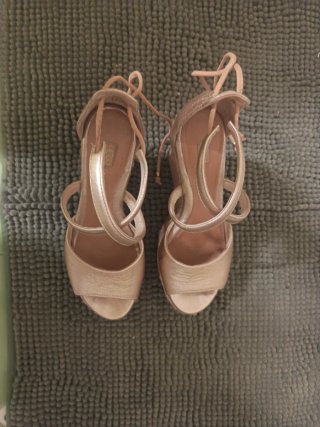 Sandalias UGG Doradas