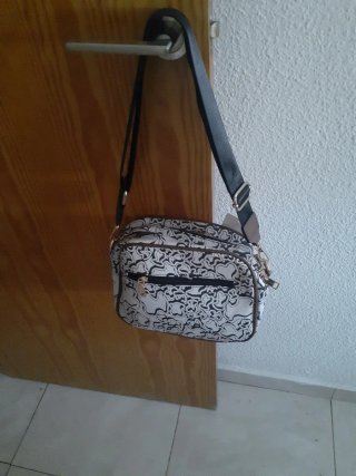 Bolso bandolera estampado blanco y negro