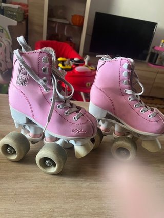 Patines de cuatro ruedas color rosa talla 26