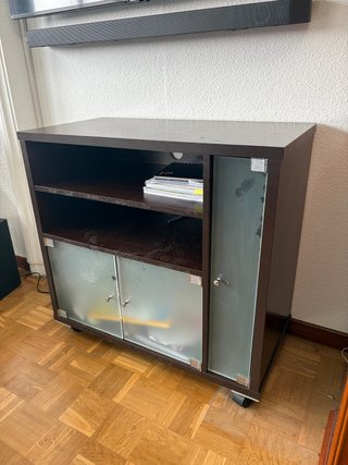Mueble auxiliar con puertas de cristal