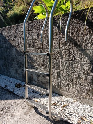 Escalera de Piscina Metálica
