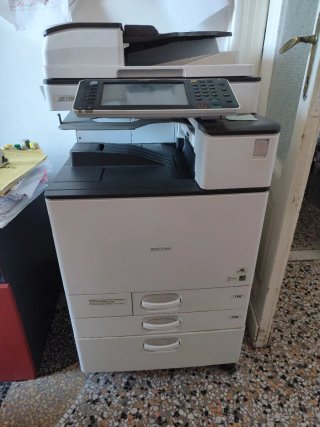Stampante professionale Ricoh MP C3003