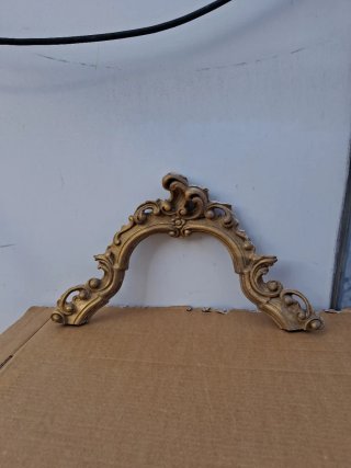 Antica cornice decorativa dorata