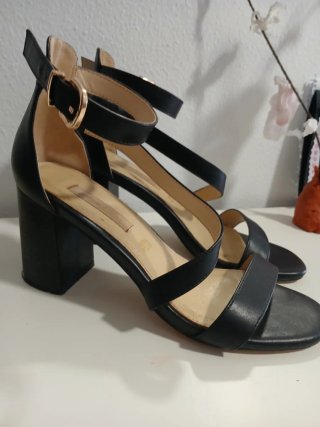 Sandalias de tacón negras