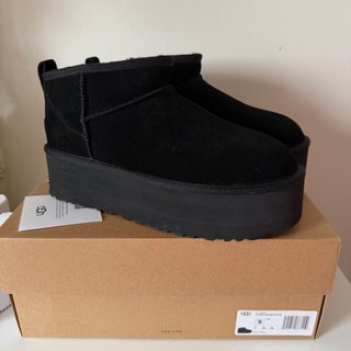 Botas Ugg 100 % Classic Ultra Mini Platform Negras