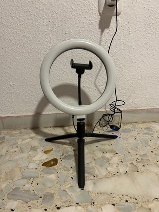 Aro de luz con trípode de sobremesa