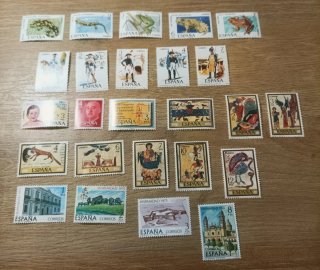 1975 (c). Lote de 33 sellos de España