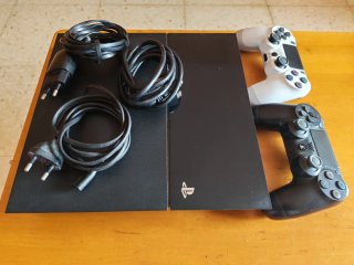 PS4 (PlayStation 4) con 2 Mandos