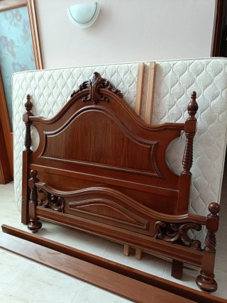 Cama de Matrimonio Estilo Clásico
