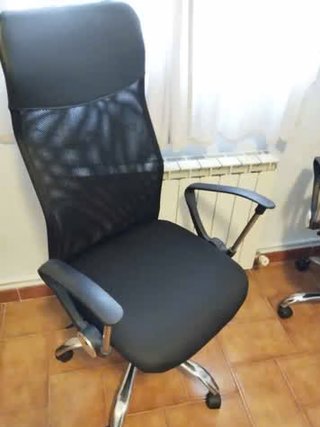 2 Sillas de Oficina - Negra y blanca