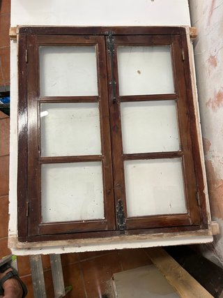 Ventana Antigua de Madera Color Nogal