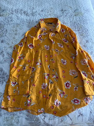 Camisa Stradivarius Amarilla Estampada