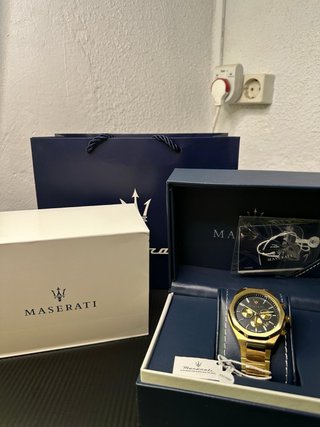Reloj Maserati Dorado