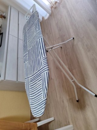 Tabla de planchar con funda estampada,