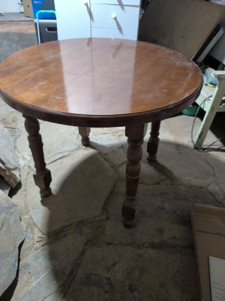 Mesa Redonda de Madera