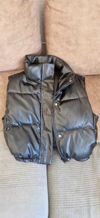 Chaleco de cuero negro sin mangas