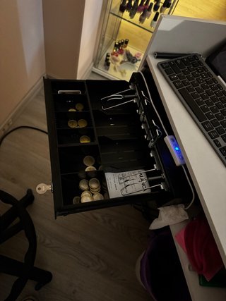 Caja de dinero para recepción