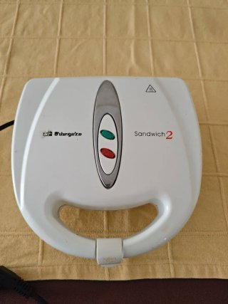 Sandwichera Orbegozo SW 500 de 800 W