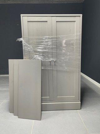 Armario HAVSTA con zócalo IKEA