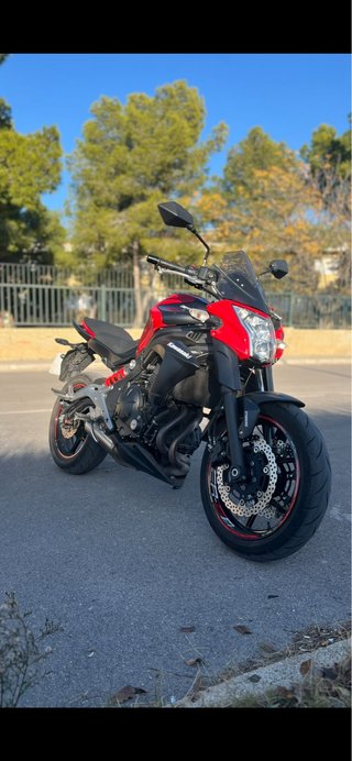 Kawasaki ER-6n Roja y Negra