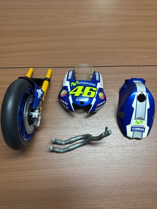 Piezas Maqueta Moto Valentino Rossi 46