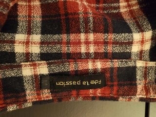 Camisa de cuadros roja y negra