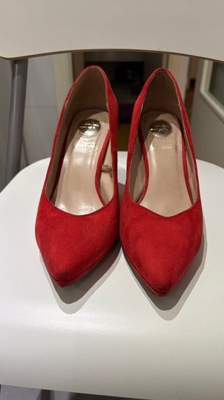 Zapatos de tacón rojos