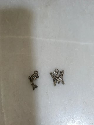 2 Colgantes para Pulsera: Mariposa y Delfín
