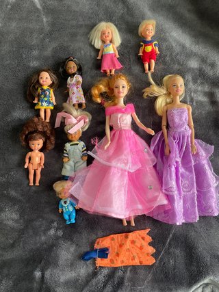 Lote de 9 muñecas Barbie y similares