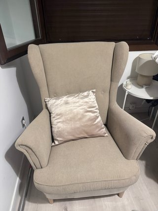 Sillón orejero beige de pana