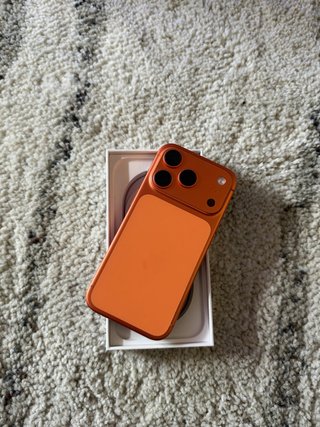 Móvil color naranja