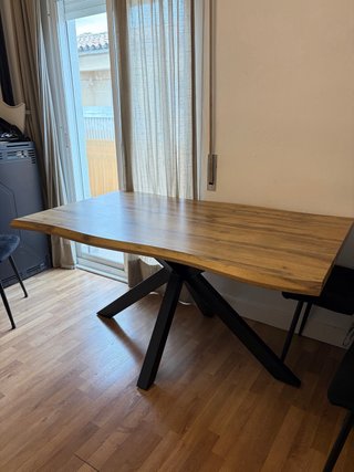 Mesa de Comedor de Madera y Metal